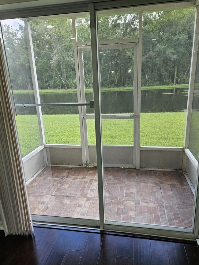 Building Photo - Stunning Fully Renovated Townhouse for rent in Land O' Lakes – Your Dream Home Awaits!