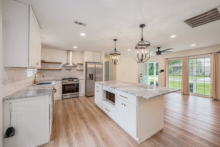 Kitchen - 1816 Gippy Ln