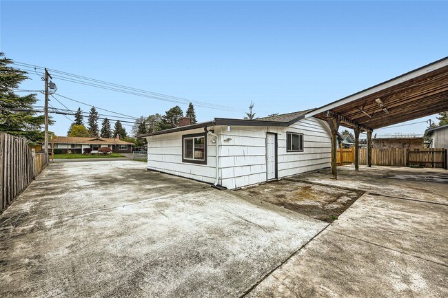 Building Photo - Just renovated - 4 bedroom Home