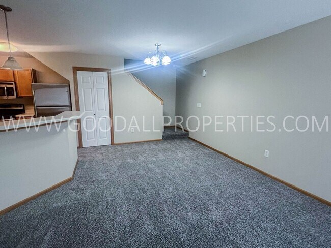 Building Photo - Wonderful 2 Bedroom, 2 Bath Townhome in Norwalk