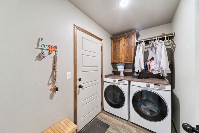 Building Photo - 1138 Jones Ave