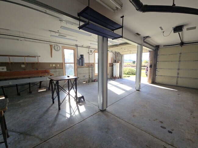 Building Photo - 2754 Van Duzen St