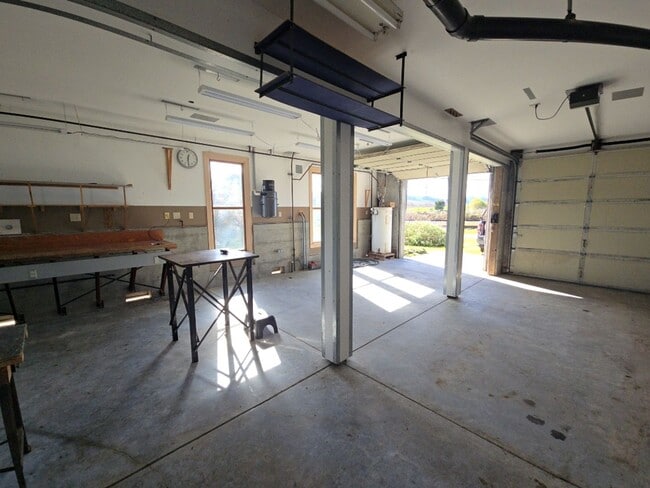 Building Photo - Distinctive Alton home offers charming living opportunity!