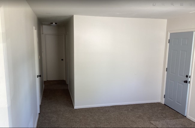 Building Photo - Month to Month