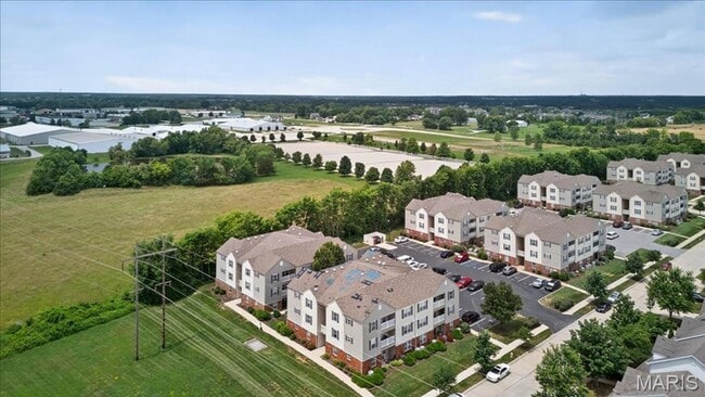 Building Photo - MOVE IN READY condo in Lake St. Louis