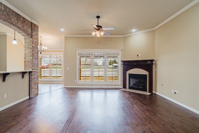 Building Photo - 602 SW Barn Valley Rd