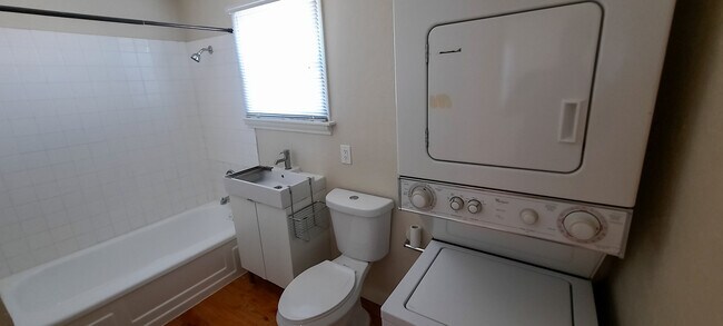 Building Photo - 1238 E Pierce St