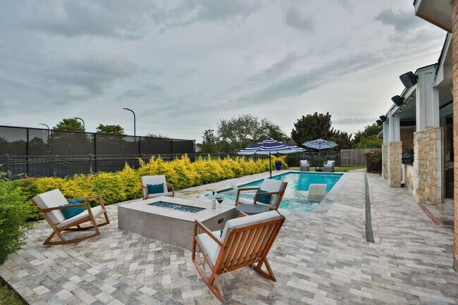Building Photo - 2560 Costa Mesa Cir