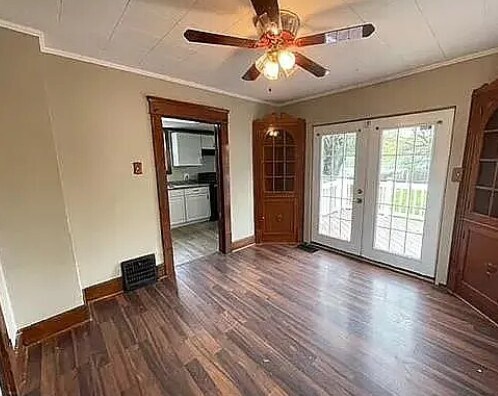 Building Photo - 878 Clark St