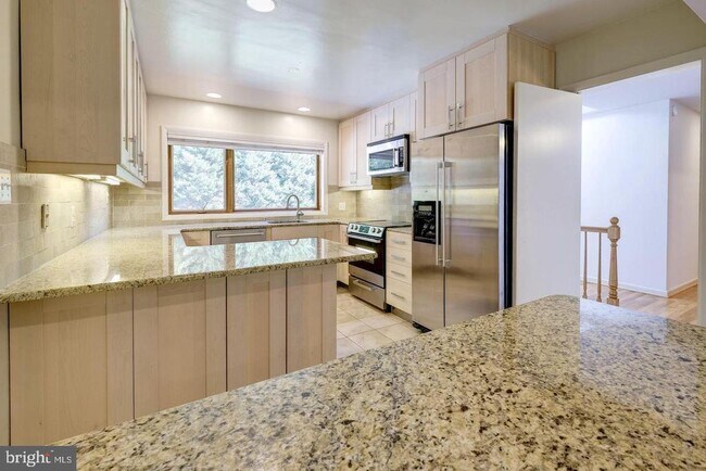 Building Photo - 6710 Persimmon Tree Rd