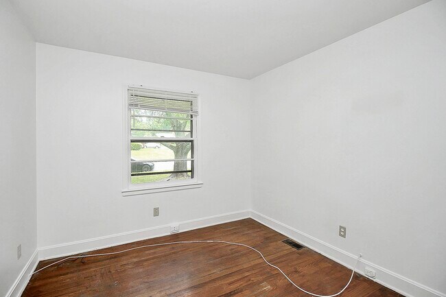 Building Photo - 4401 Ridgeley Dr