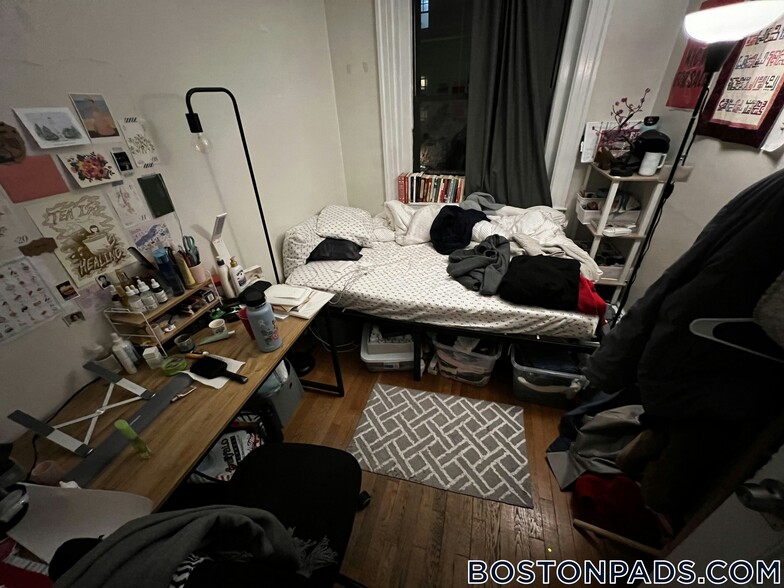 Building Photo - 48 Babcock St