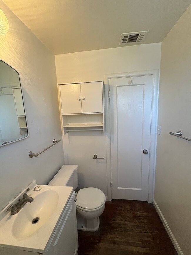 Building Photo - Cozy Home On Spacious Lot near Ballpark coming soon!