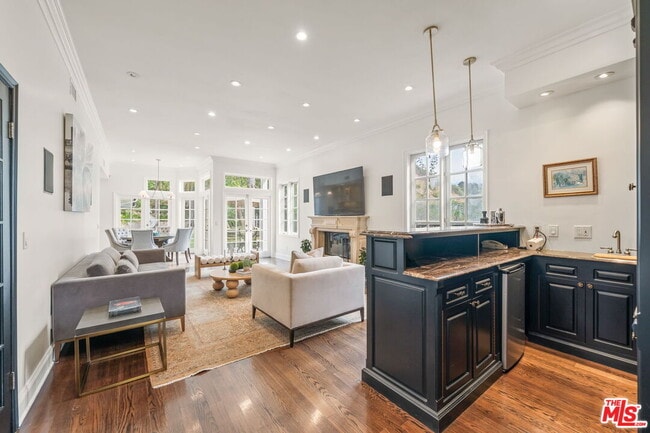 Building Photo - 9023 Alto Cedro Dr