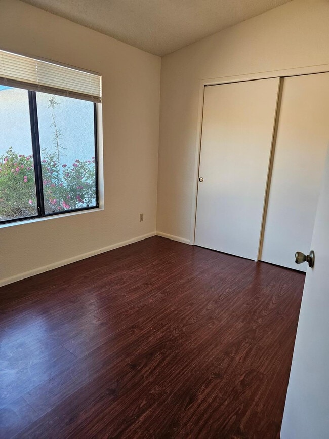 Building Photo - 4900 Loma Loop