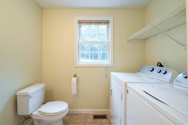 Building Photo - 206 Mt Delight Rd