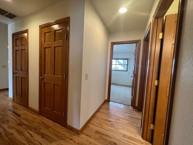 Building Photo - 3/2.5/2 Charming home in Minden!