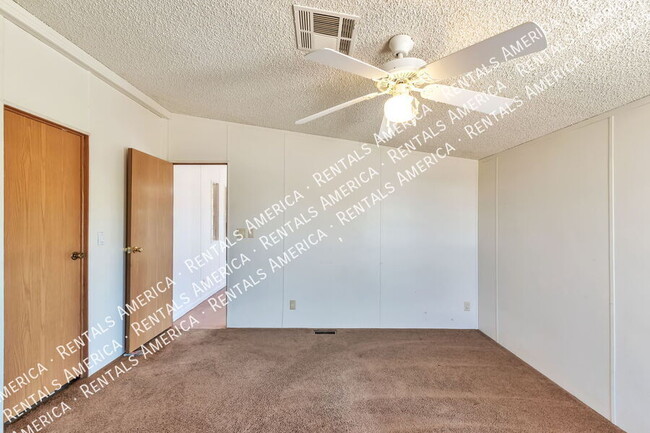 Building Photo - 13320 W El Lobo Rd