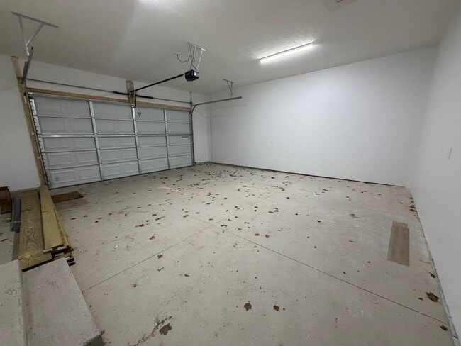 Building Photo - Newly built 3 bedroom spacious home!