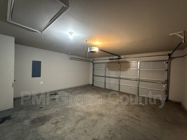 Building Photo - 10545 N 121st E Ave