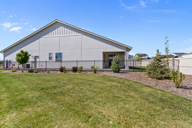 Building Photo - 4646 S Selatir Way