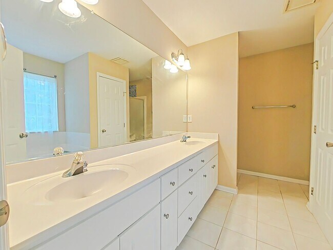 Building Photo - 3 Bed 2.5 Bath Home near Lakeside Highschool