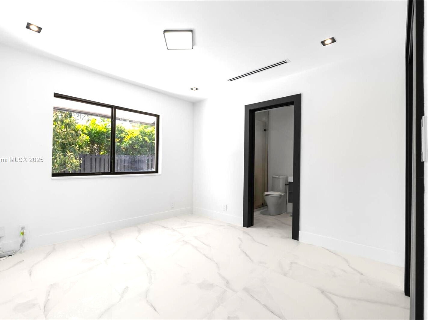 Building Photo - 5020 Hawkhurst Ave