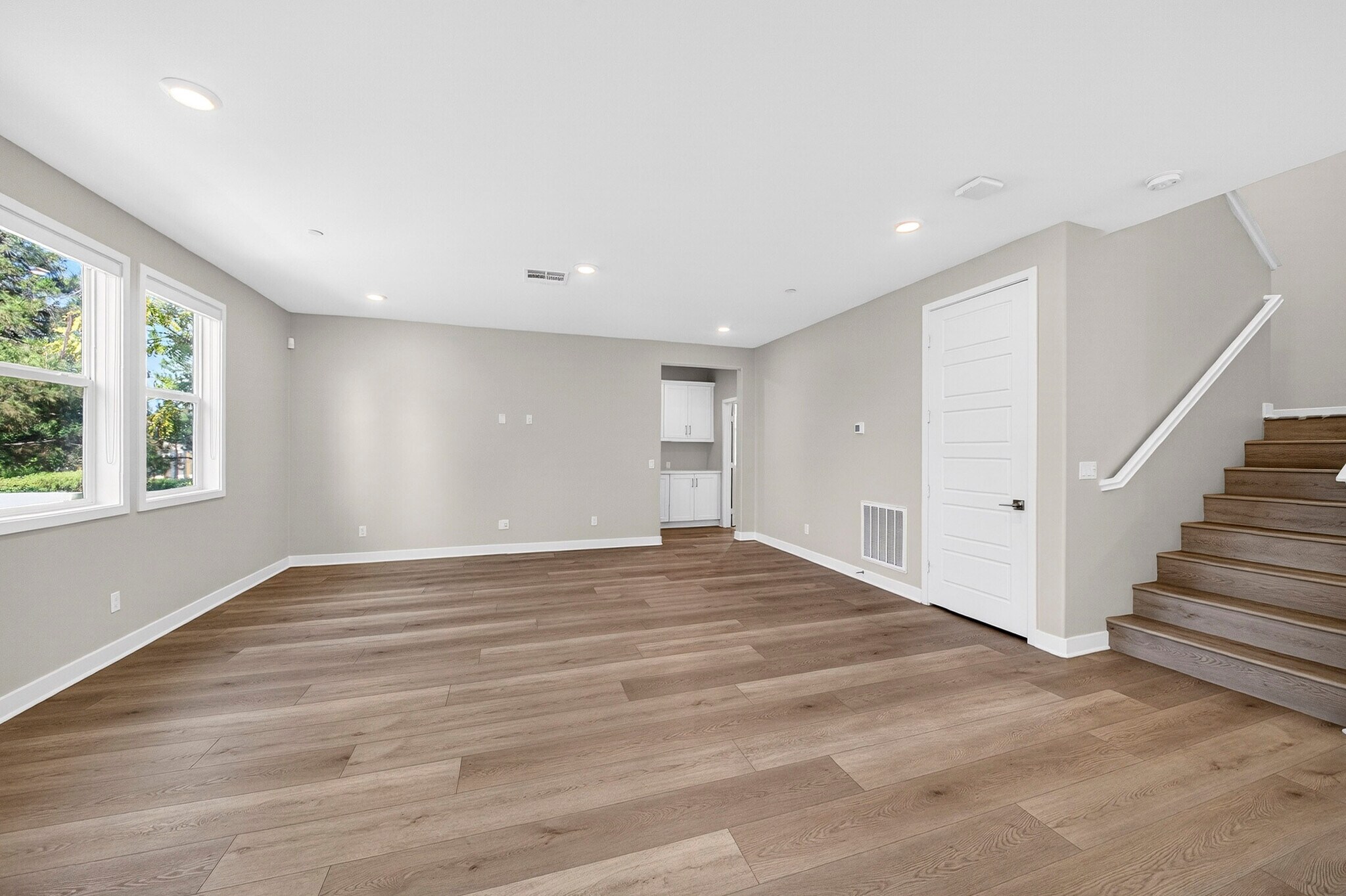 Building Photo - 346 Chorus