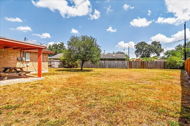 Building Photo - 4109 Fonvilla Cir