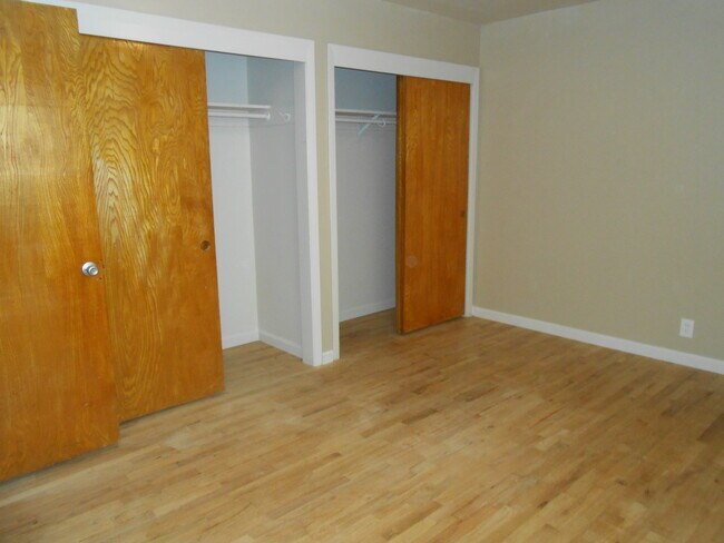 hardwood floors - 545 S 7th St