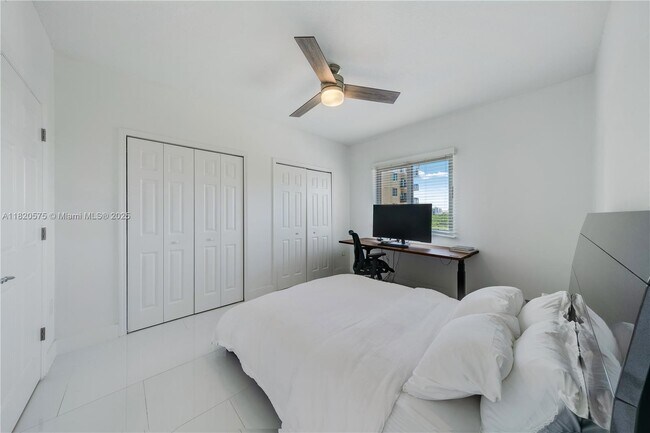 Building Photo - 3500 Coral Wy