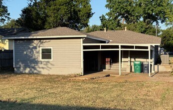 Building Photo - 3 bed/1 bath, with carport - Interior upda...