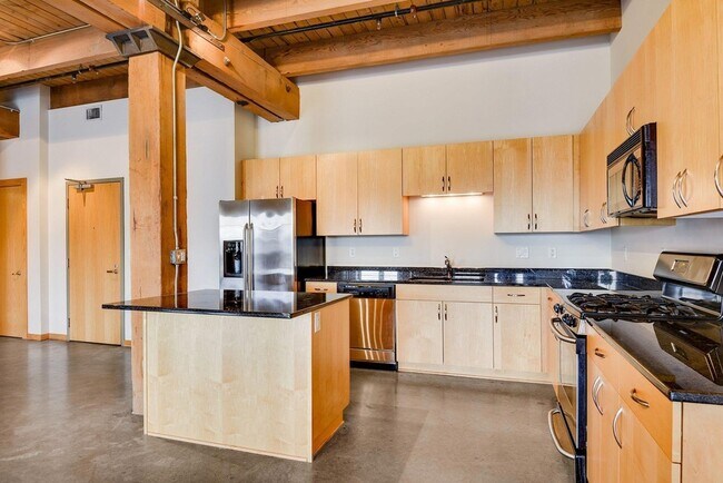Building Photo - 404 N Washington Ave