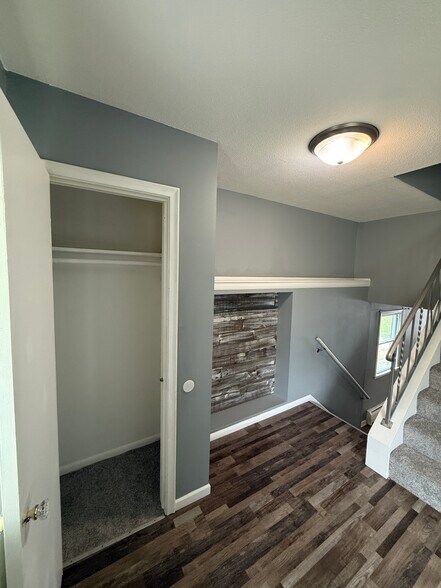 Building Photo - 1319 Circle Terrace Blvd NE