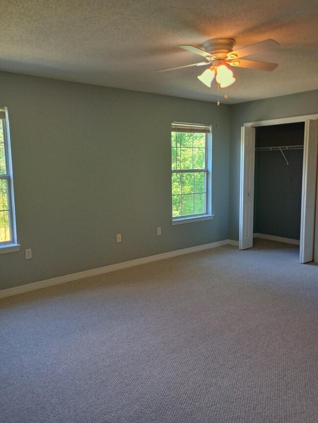 Building Photo - 129 Noblat Dr
