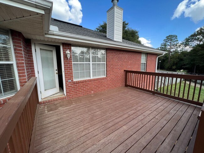 Building Photo - GREAT 4 BED / 2 BATH IN Crestview