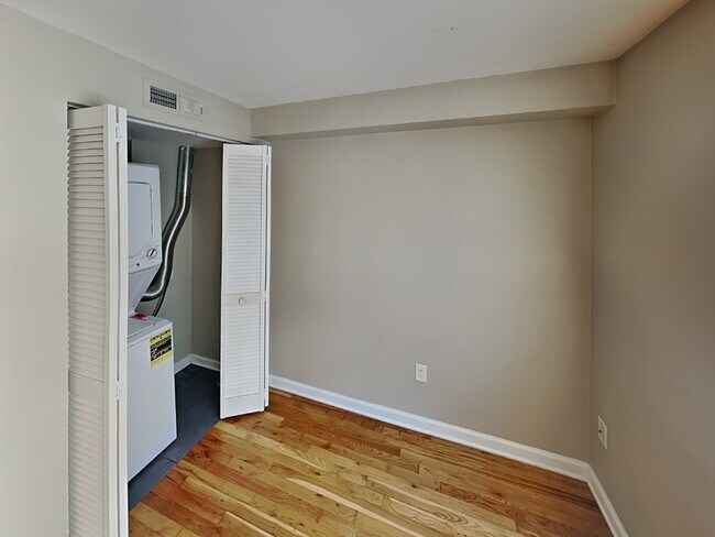 Building Photo - Lantern Square Apartments-B5