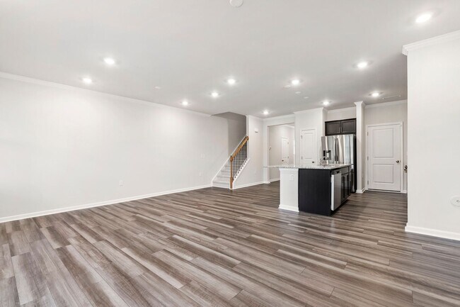Building Photo - Bright & Beautiful! Modern 3-Bedroom Townh...
