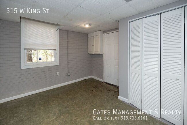 Building Photo - 315 W King St