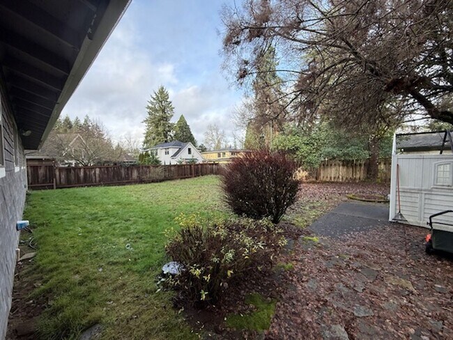 Building Photo - 18021 SW Tualata Ave