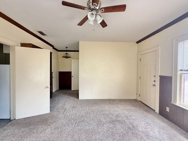 Building Photo - Charming Downtown Living in Tyler! 1 Bedroom 1 Bath! Available Now!