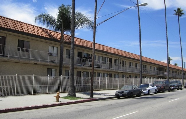 Building Photo - Seven Palms