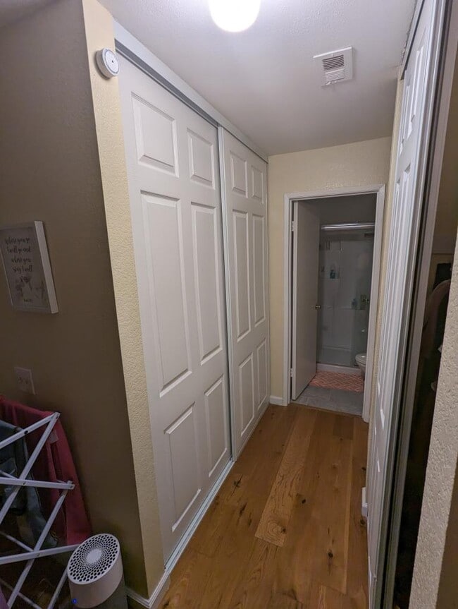 2nd bedroom's bathroom - 10303 Azuaga St