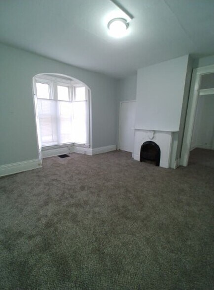 Building Photo - 912 N 10th St