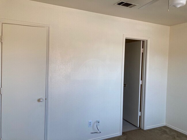 Building Photo - 5804 Greengate Dr