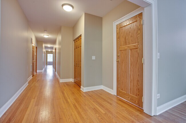 Building Photo - 5419 S Hyde Park Blvd
