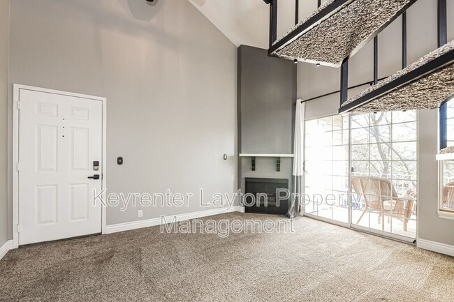 Building Photo - 650 S Main St