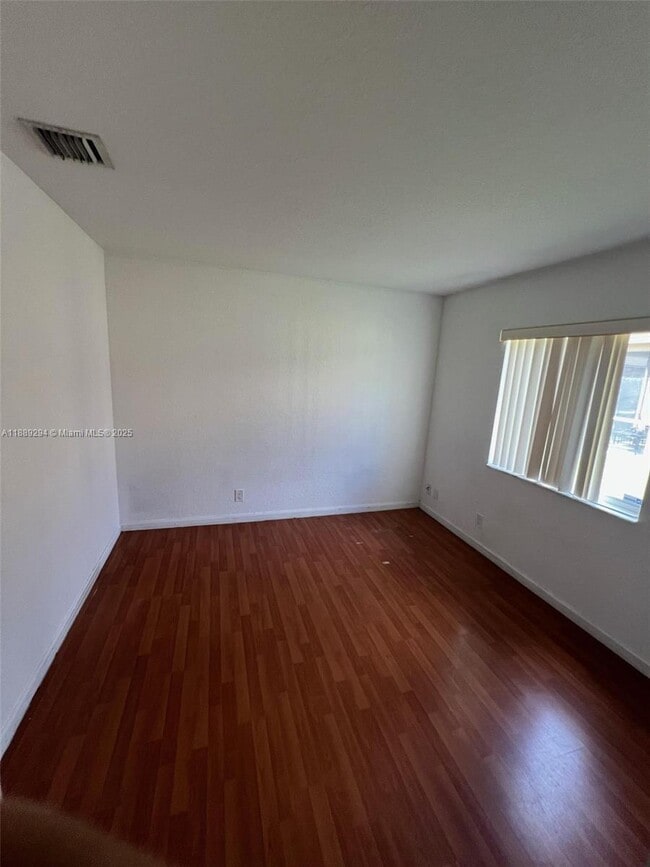 Building Photo - 894 Phoenix Way