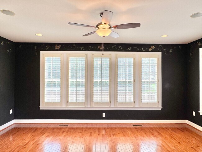 Building Photo - GORGEOUS FORMER MODEL HOME - MINUTES TO QUANTICO