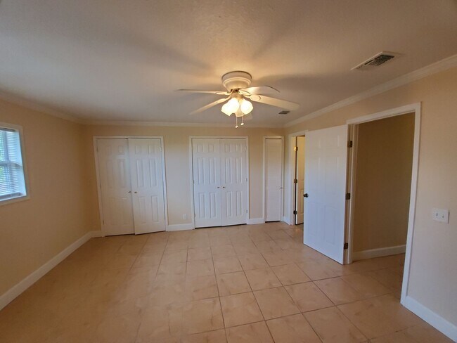 Building Photo - For Lease - Spacious 3 BR|1 BA Home, 10 Mi...